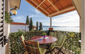 Отель Holiday Apartment Kastel Kambelovac 02  Каштел Камбеловац